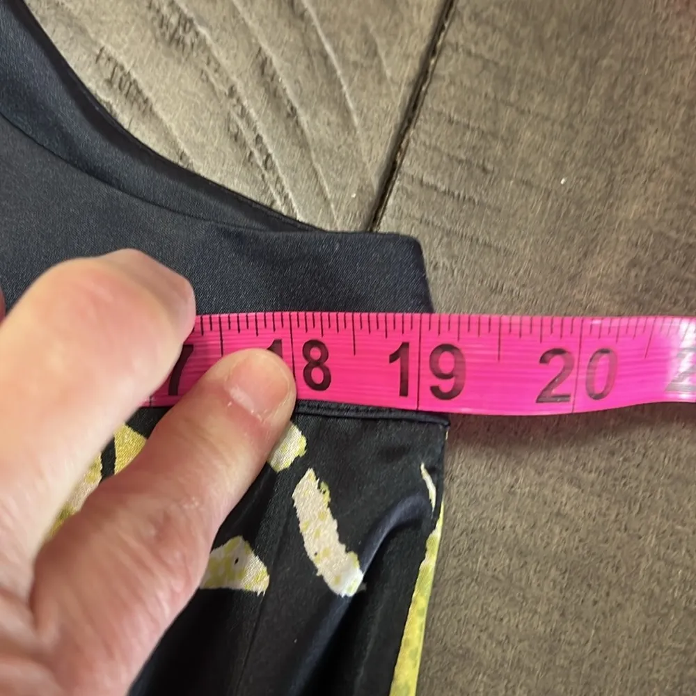 T Tahari LIKE NEW “Lauren Dress” black sleeveless dress Sz 10 midi keyhole - Image 7