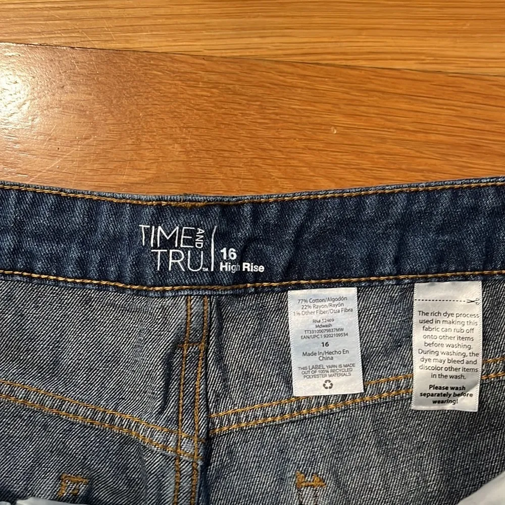Time and Tru dristress high rise jeans size 16 . - Image 2