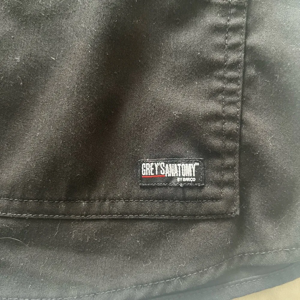 Grey's Anatomy by barco spandex stretch size small scrub top Women's Black Top - Image 2