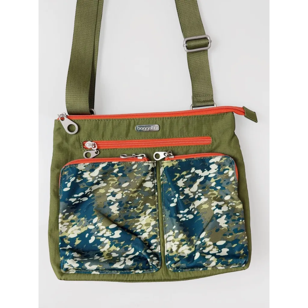 Baggallini Women's Green Camo Print Crossbody Bag - Image 5