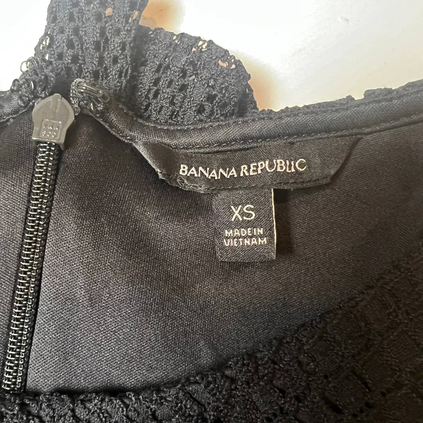 Banana Republic Women's XS Black Lace Peplum Top Long Sleeve Chic Minimal - Image 4