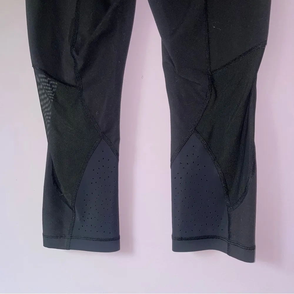 Lululemon Size 6 Black Cropped Leggings Mesh Cutouts Athleisure Gym - Image 8
