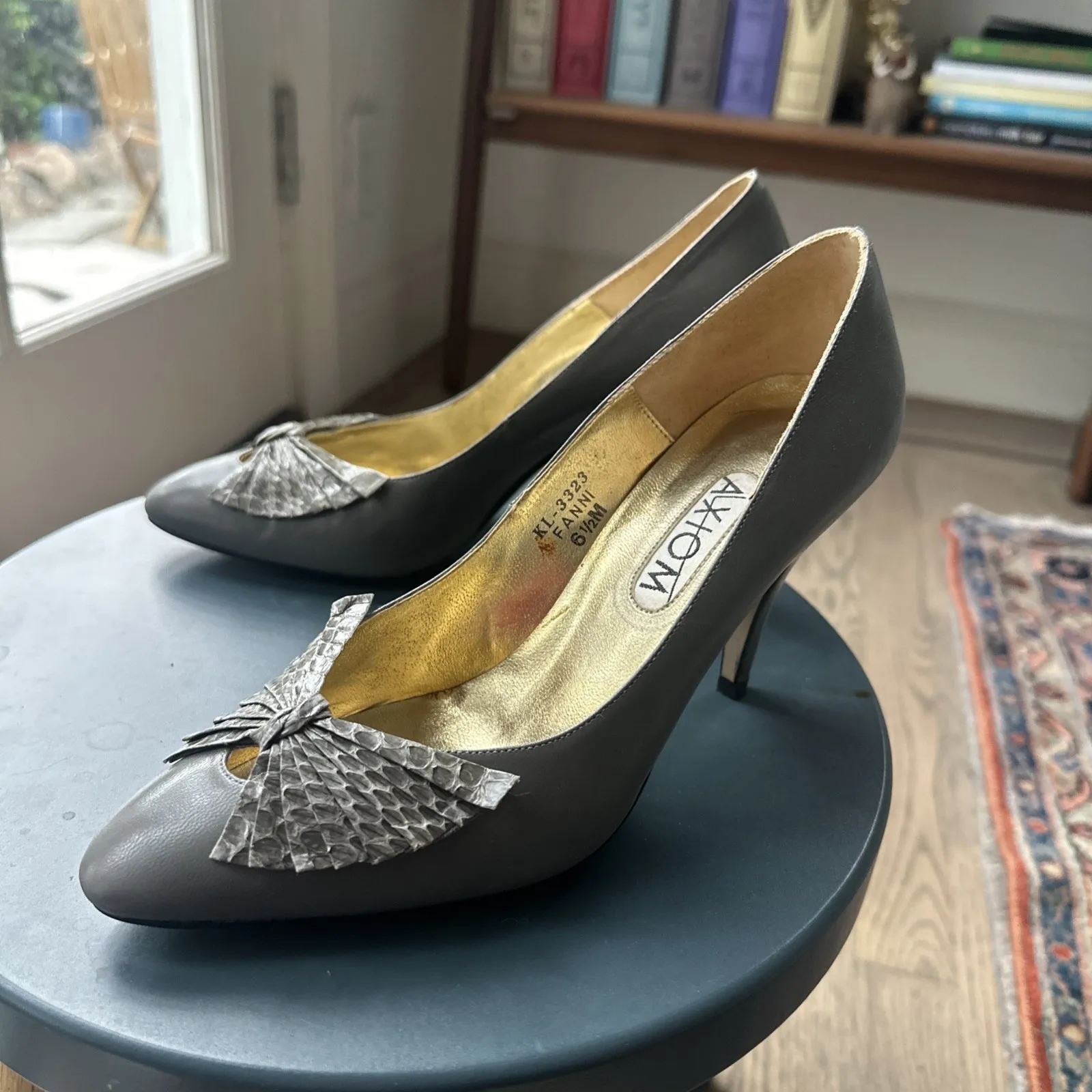 Vintage‎ Axiom Gray Heel With Reptile Toe Fan Detail 6.5M EUC Size 6.5 - Image 6