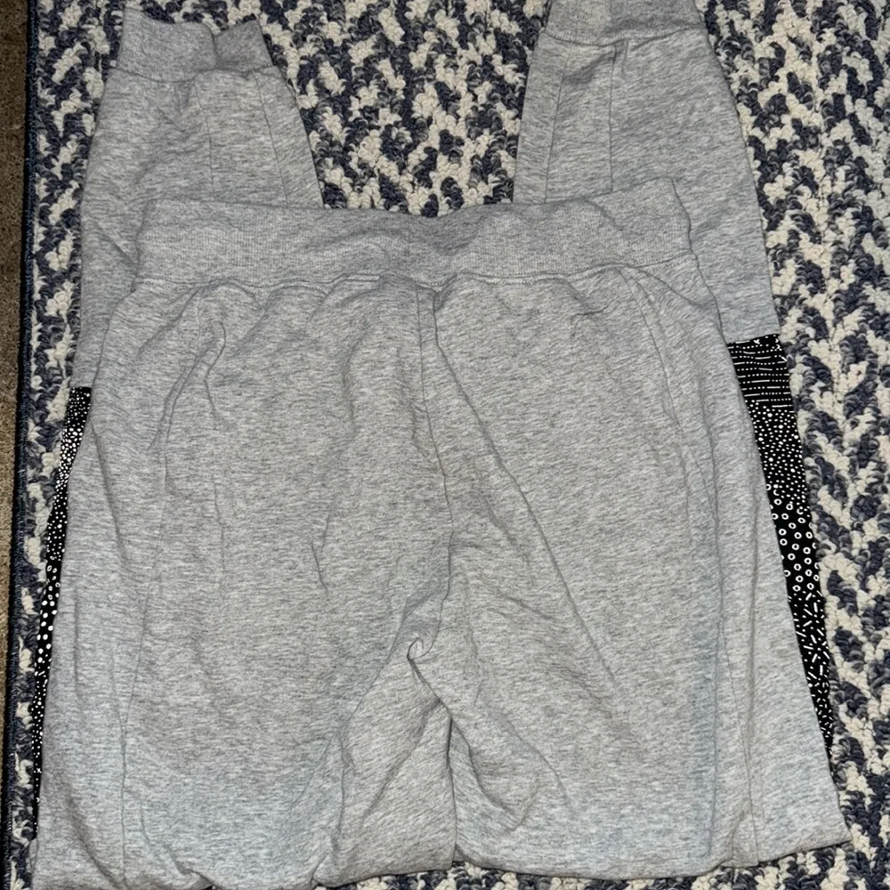 The north face reflective grey jogger - Image 4