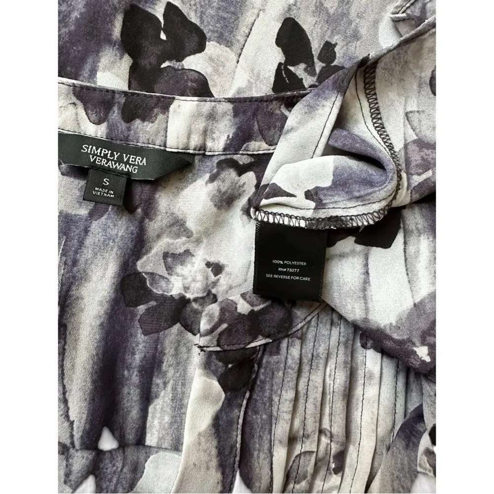 Simply Vera Vera Wang Gray Black Floral Watercolor Tunic Blouse Size Small - Image 8