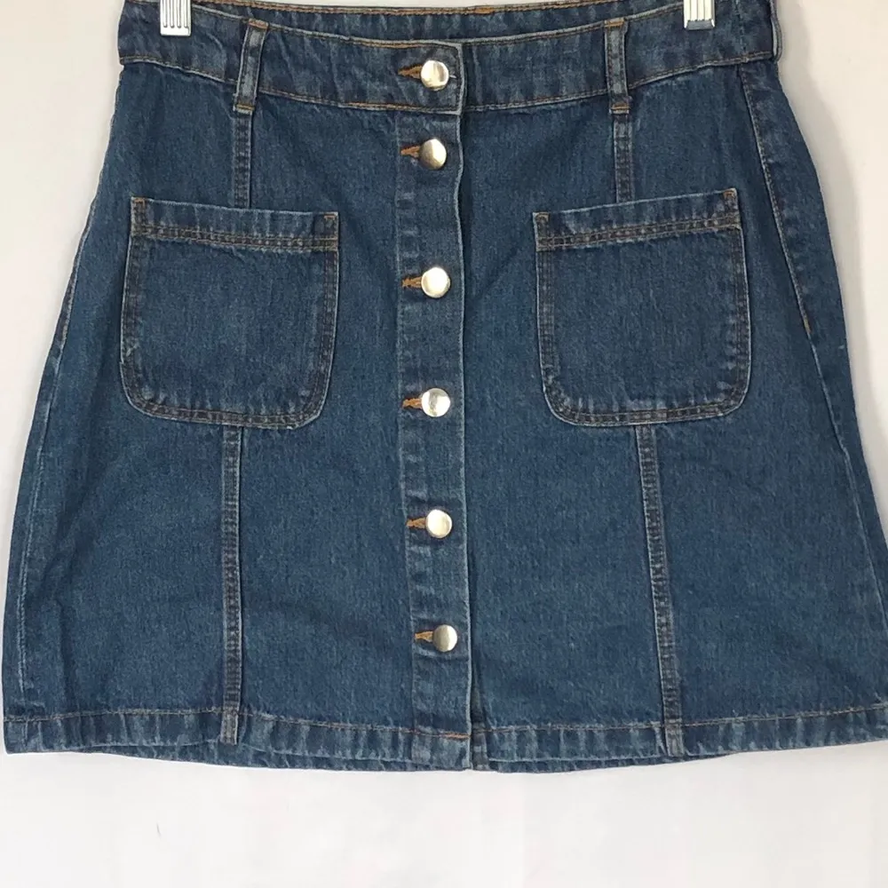 H&M short denim skirt with silver buttons in front - Image 2
