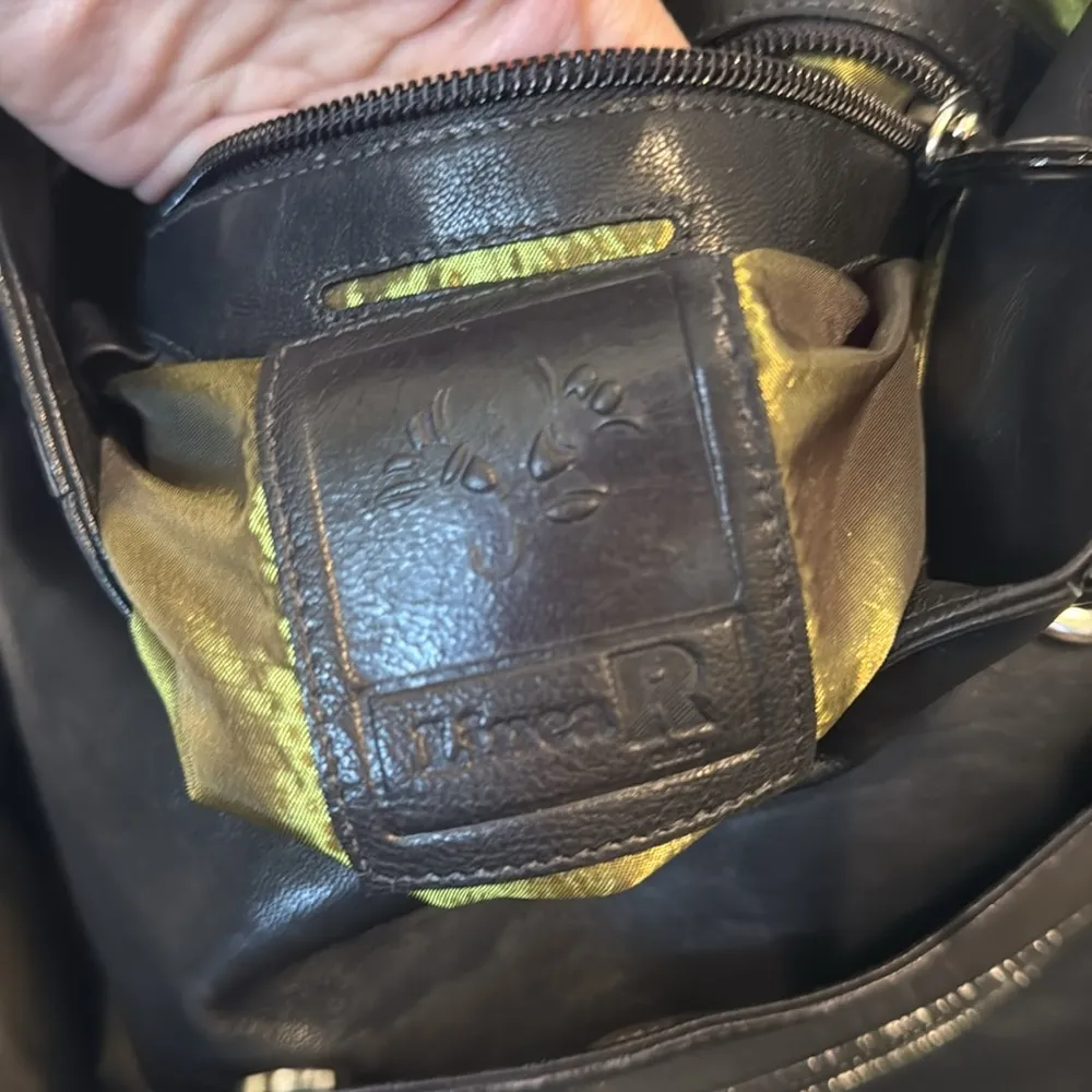 Linea R. Black Leather Shoulder Bag - Image 9