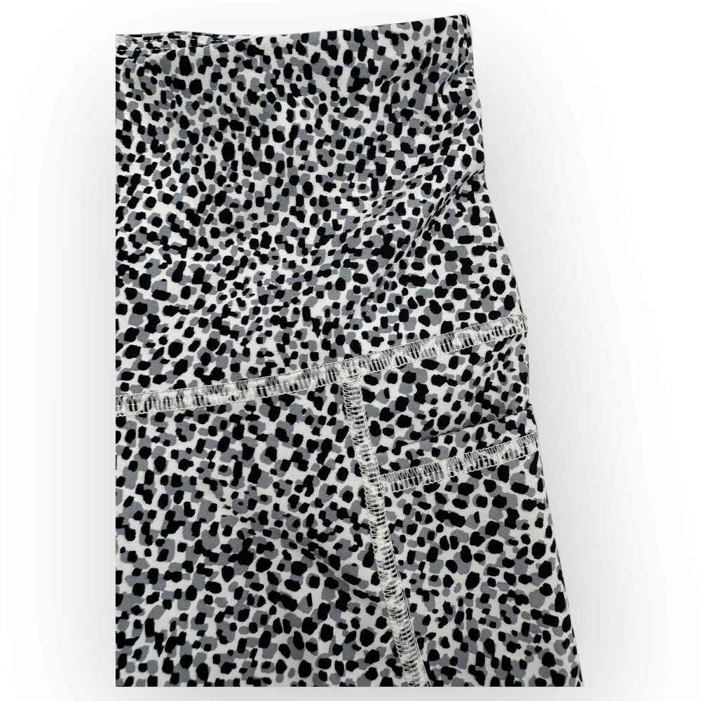 Old Navy Black White Leopard Print High Waisted Athletic Bike Shorts Go Dry XS - Image 2