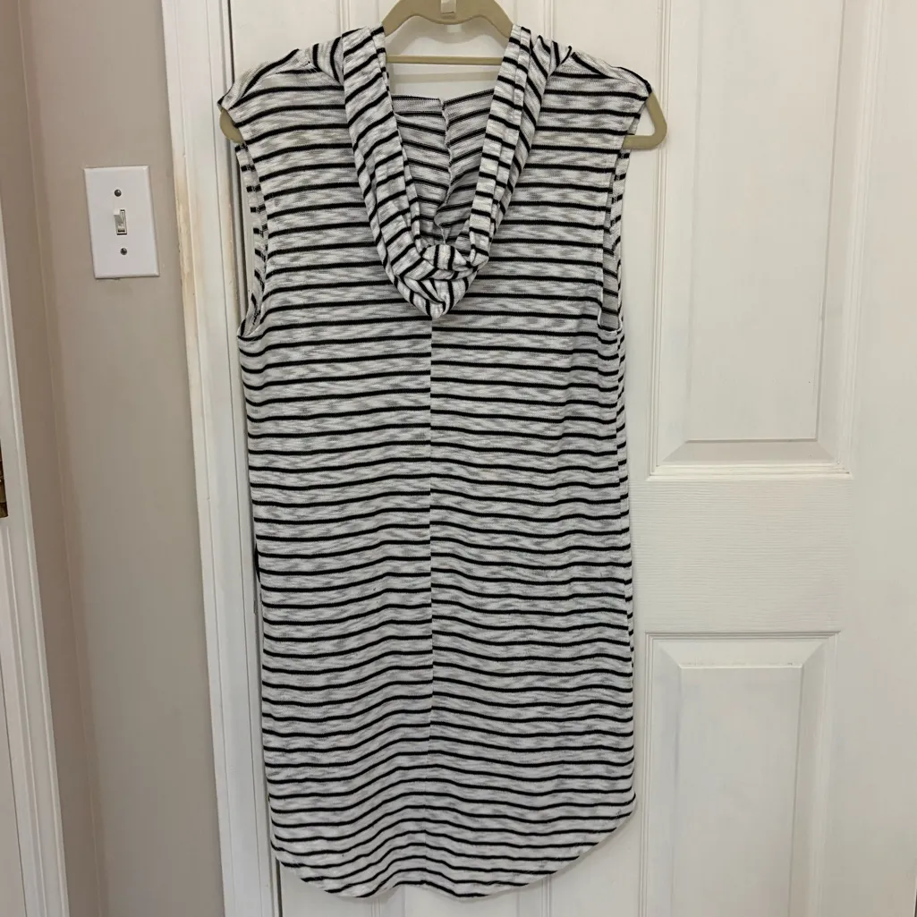 Kona Sol Sleeveless Black and White Striped Hooded Swimsuit Cover Up - Image 5