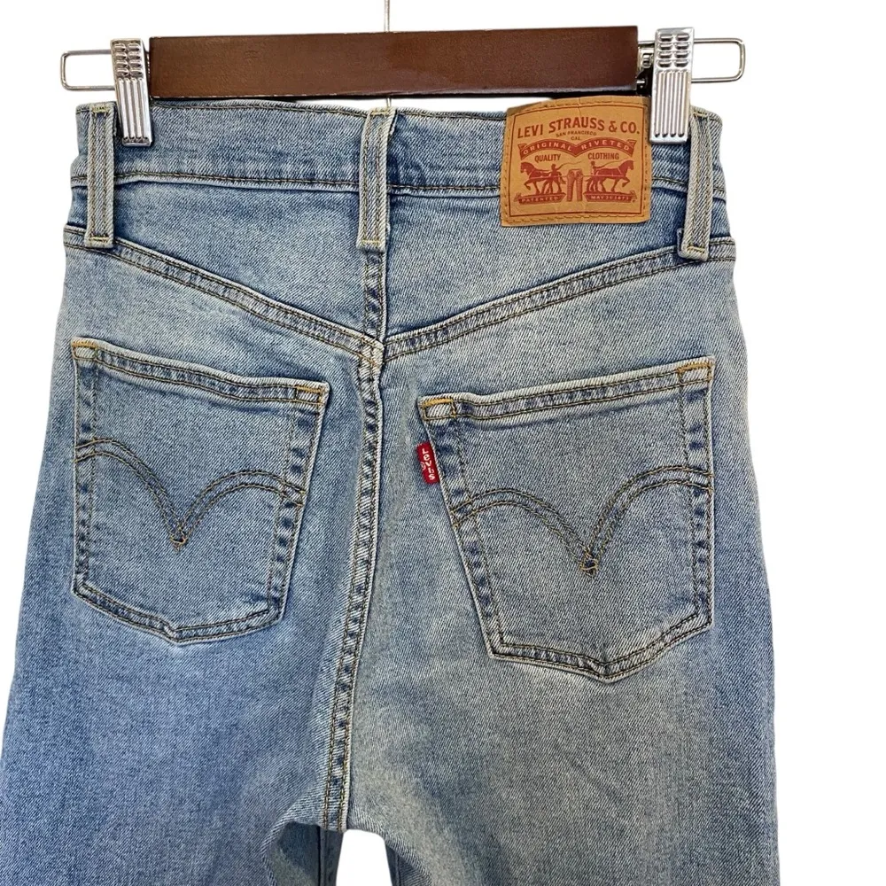 Levi’s Ribcage Straight Jeans Size 26 - Image 5