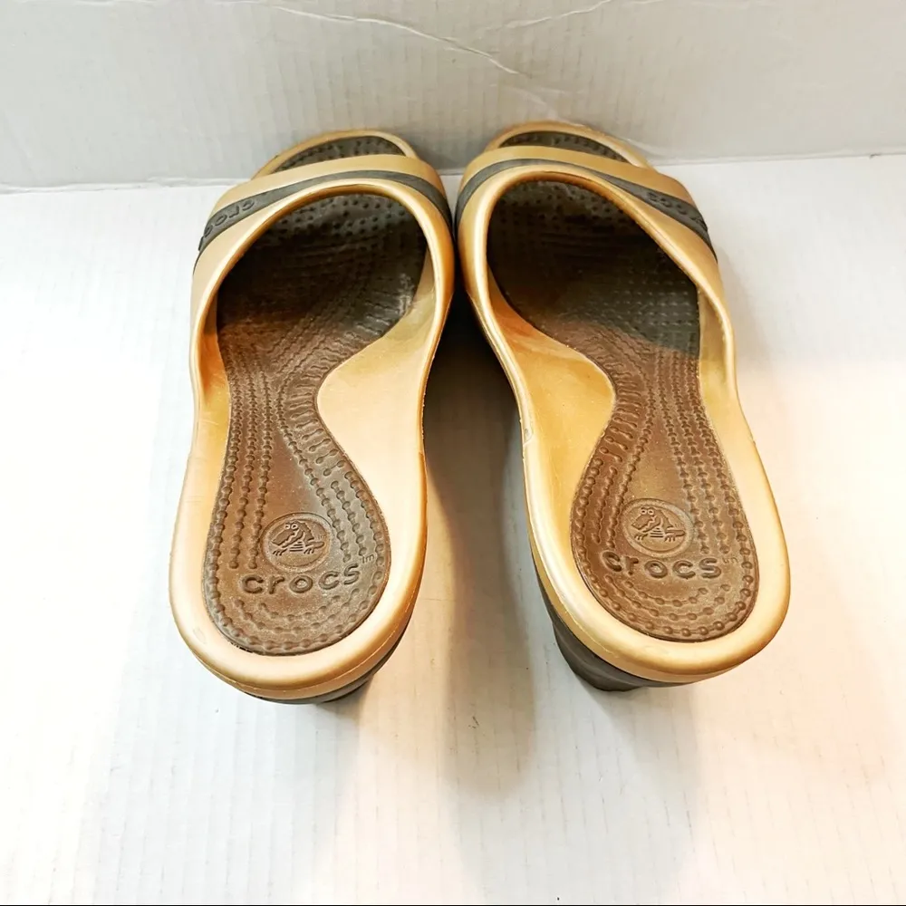 Crocs Slides Sassari Women’s Wedge Heel Sandal in Chocolate & Gold Sz 10 EUC - Image 5