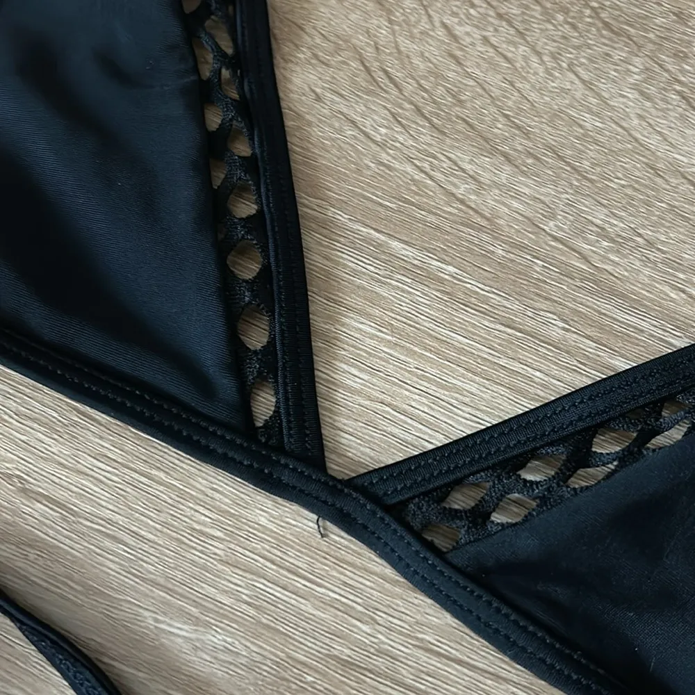 Tularosa  black bikini top - Image 2