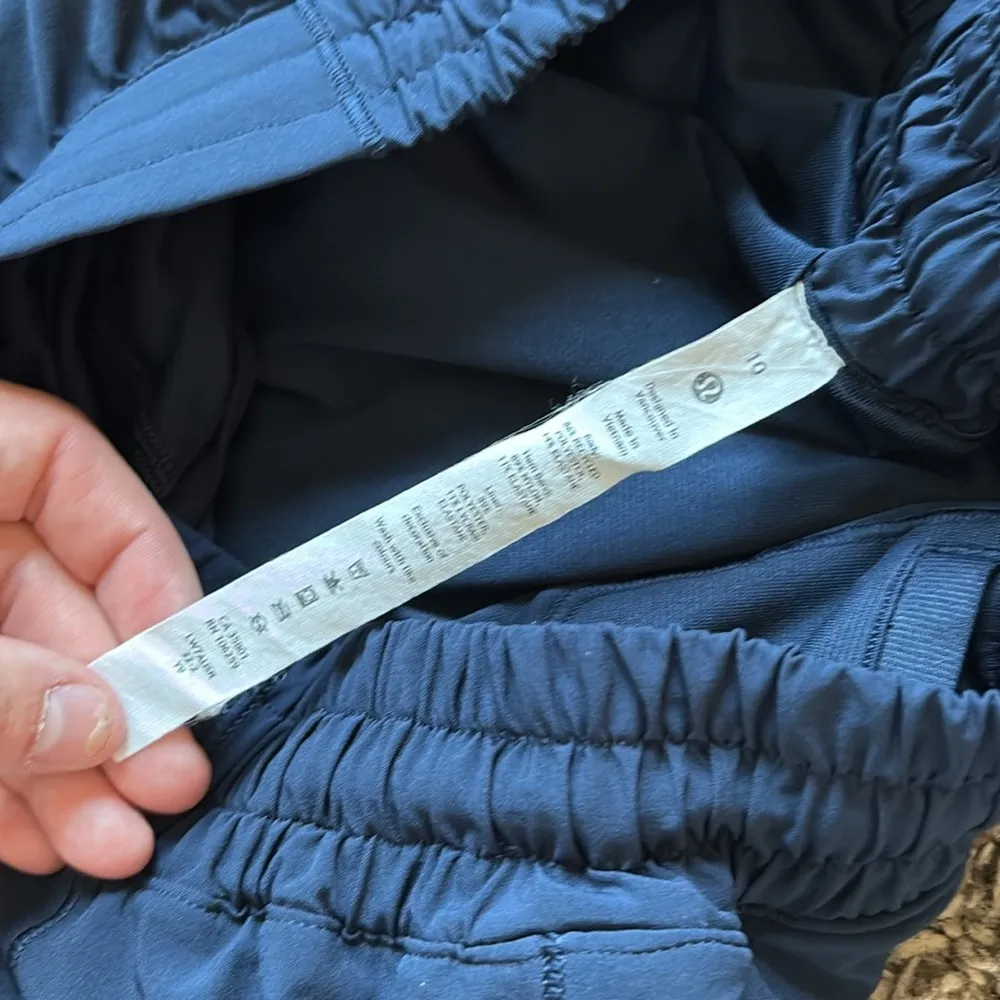 Lululemon Hotty Hot Short II *2.5" True Navy - Image 2