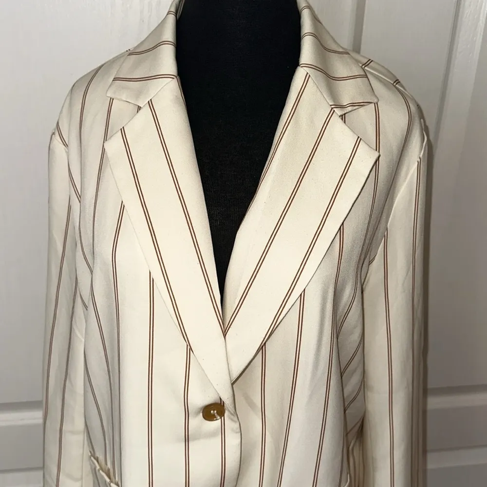KITTENISH CREAM & BROWN VERTICAL STRIPE TRIPLE BUTTON BLAZER - Image 3