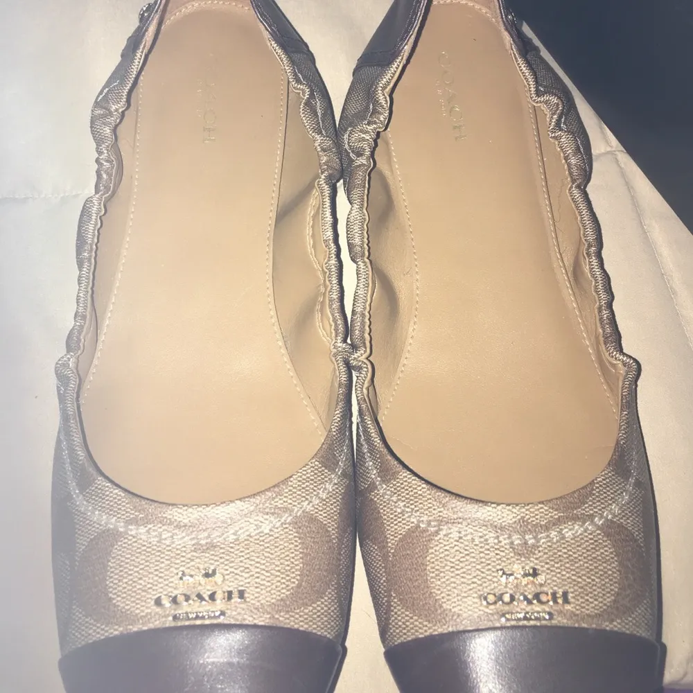 Coach Camilla Khaki/chestnut color flats - Image 3