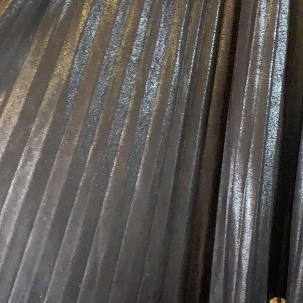 GD Golden Days Black Shiny Metallic Faux Suede Pleated Skirt Size S - Image 2