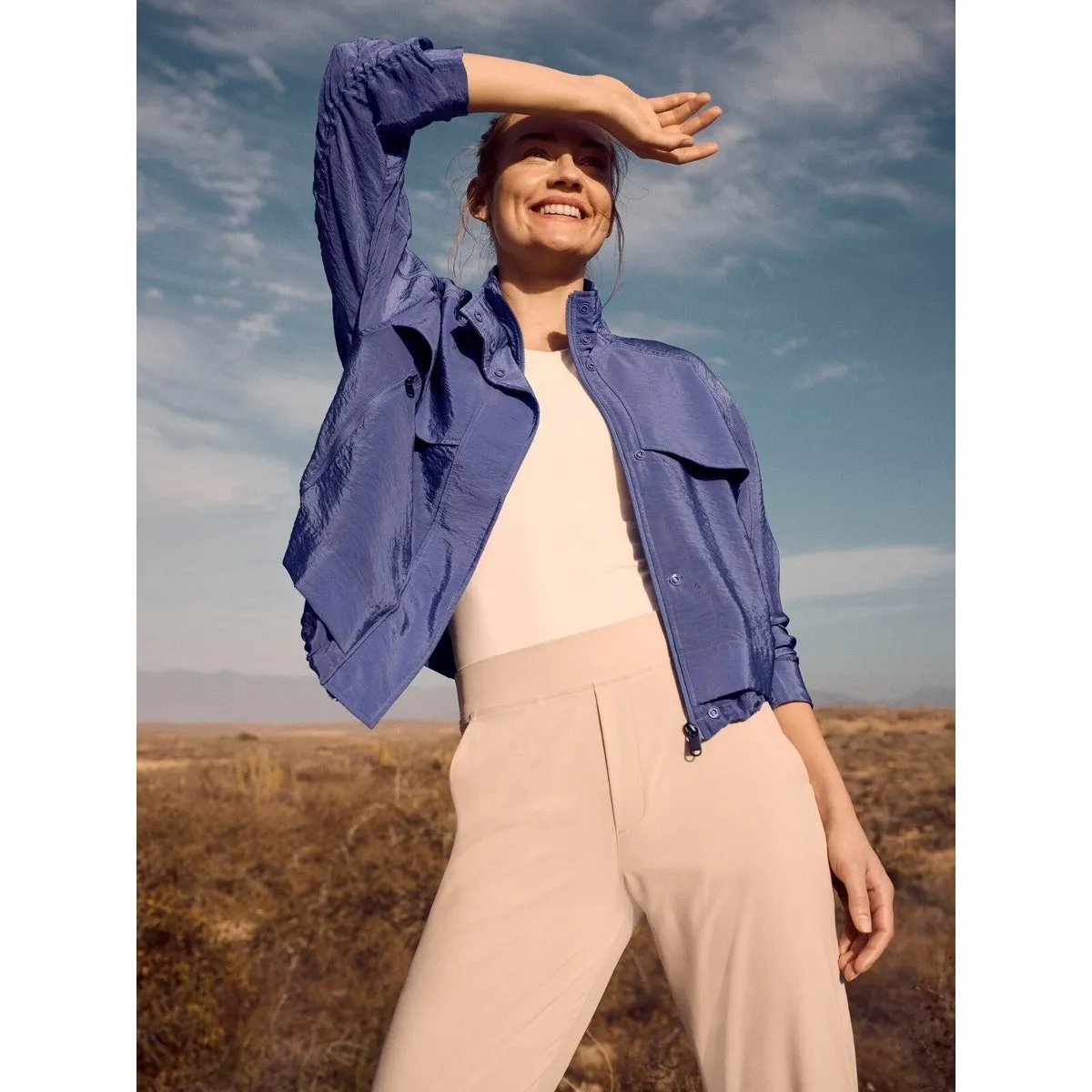 Athleta Arrival Rain Jacket Medium - Image 2