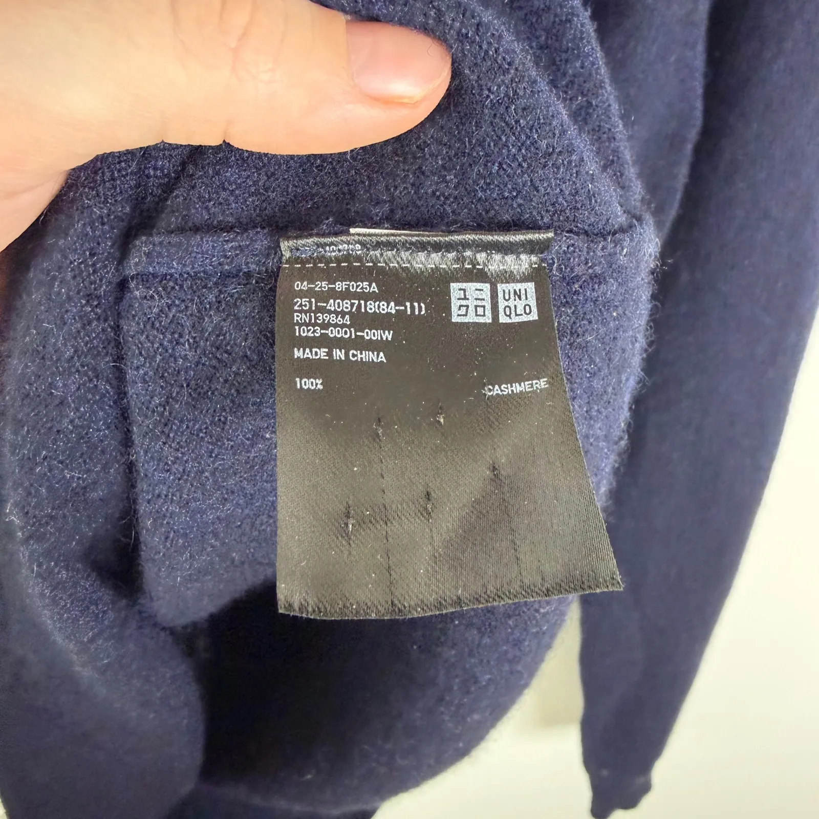 Uniqlo 100% Cashmere Sweater Medium Navy Old Money Quiet Luxury Soft Turtleneck - Image 4