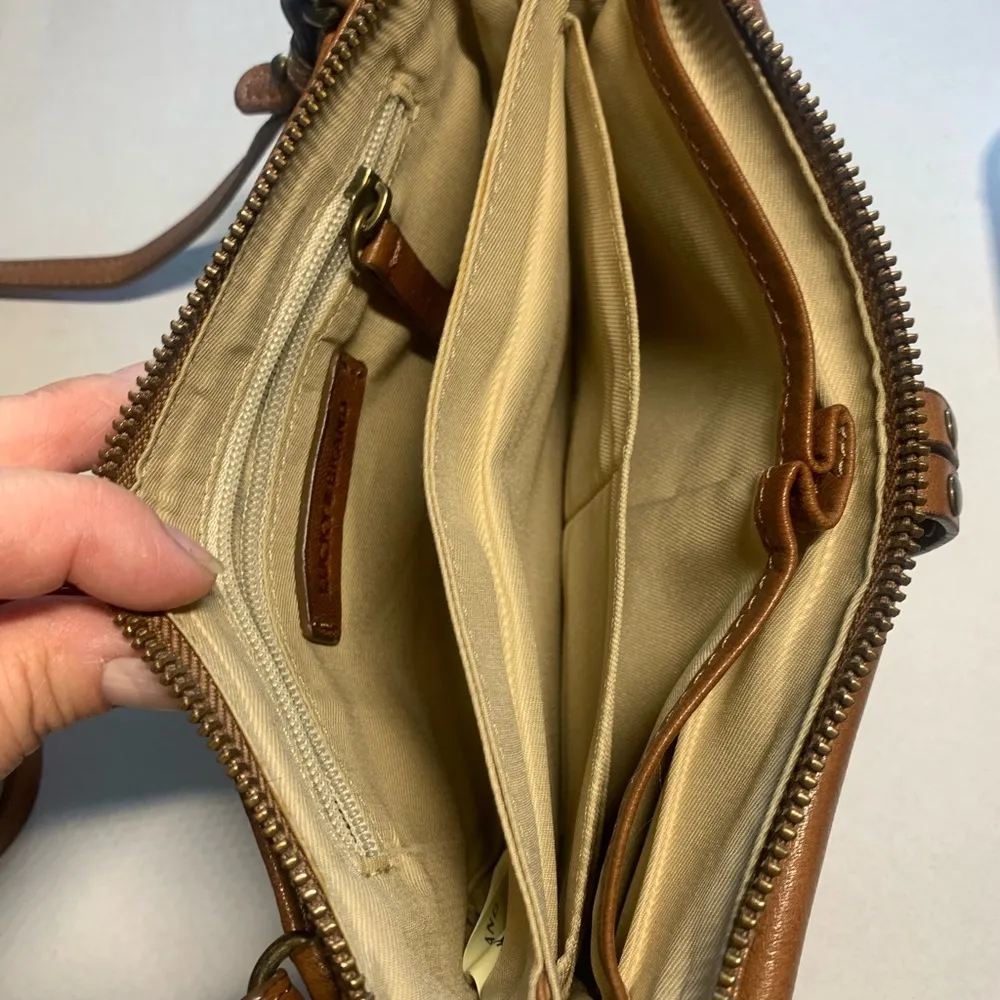 Lucky Brand Brown Leather Wallet Size Crossbody    Purse.           2170 - Image 5