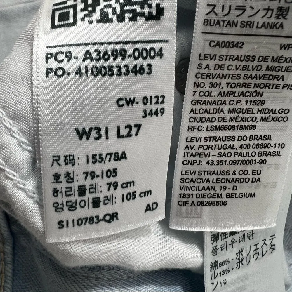 Levi’s SilverTab Light Wash Mom Jean - Image 6