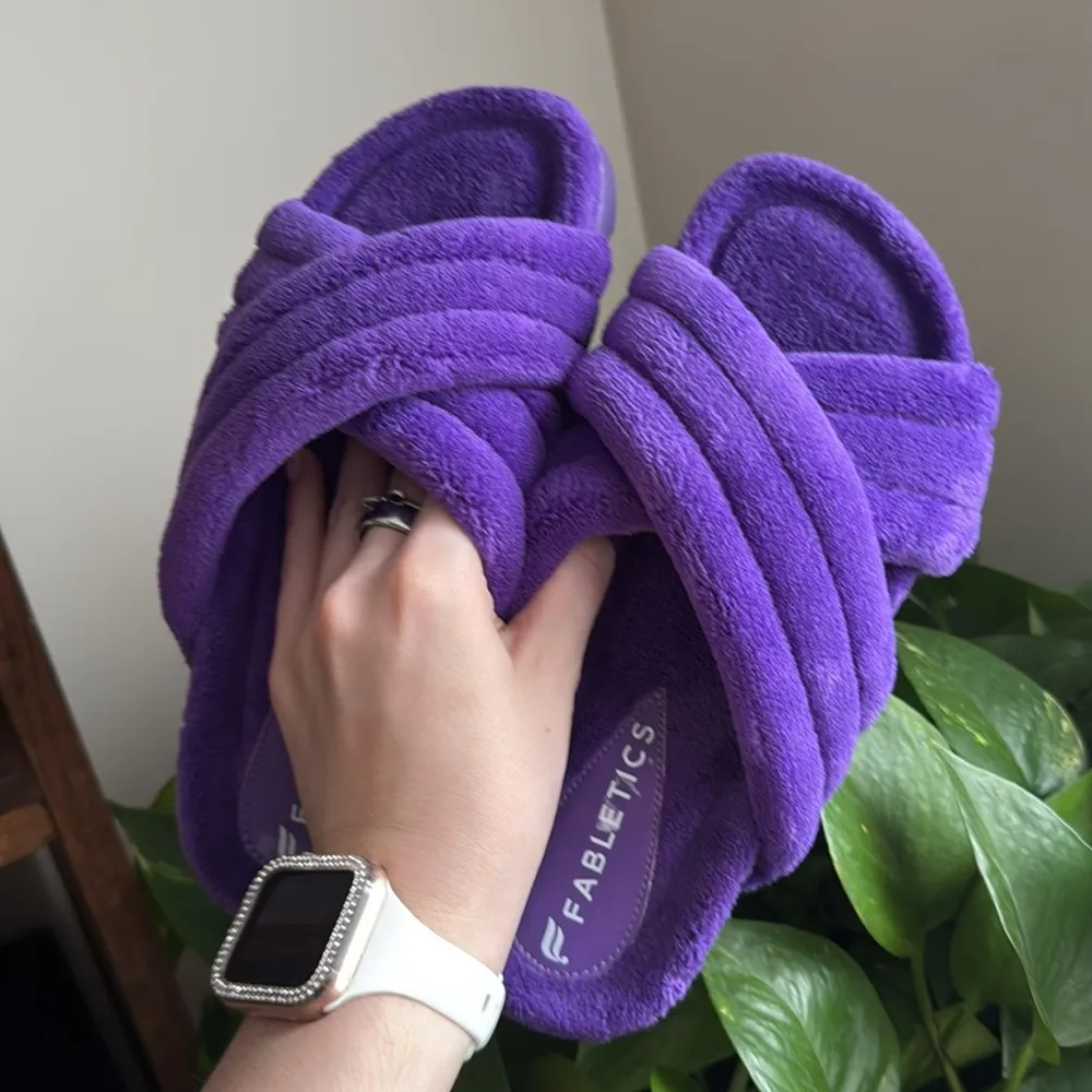 Fabletics Women's Purple Terry Criss Cross Slides 7 NWOT - Image 5