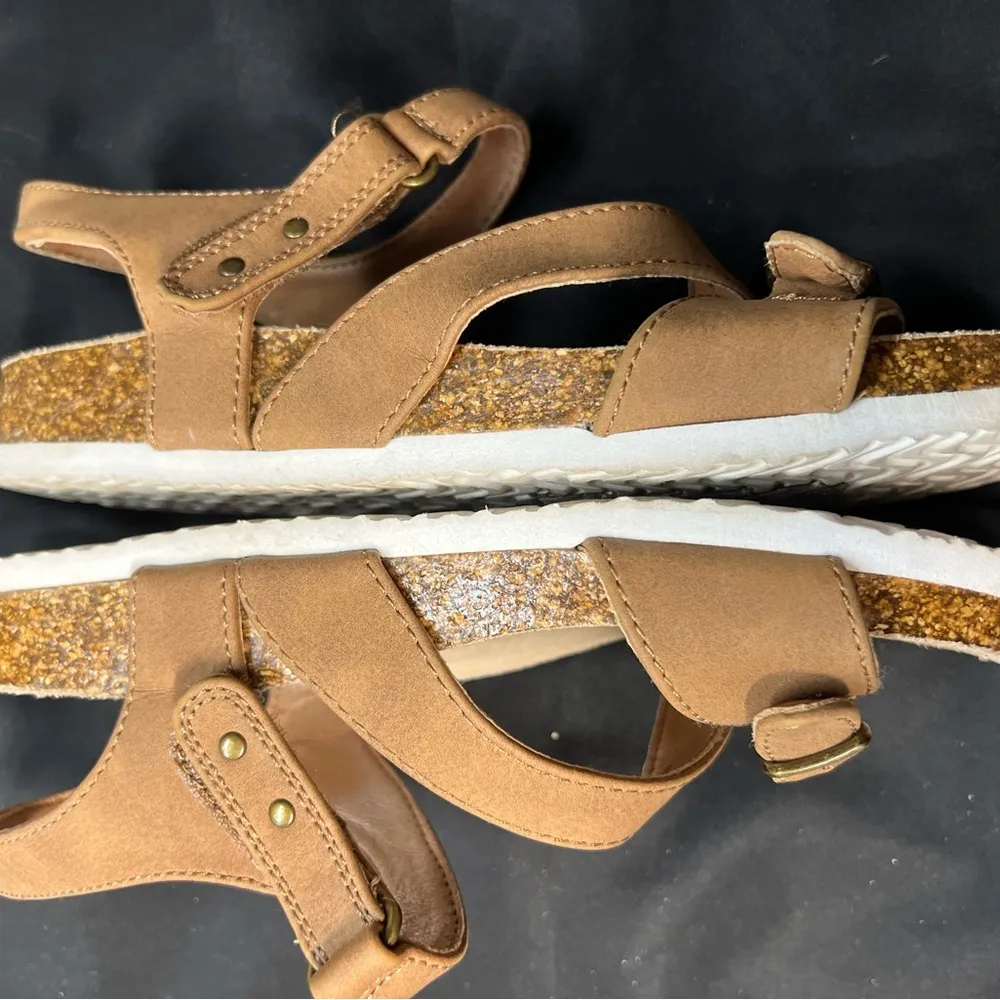 True by Baretraps Tan Sandals Size 6 - Image 4