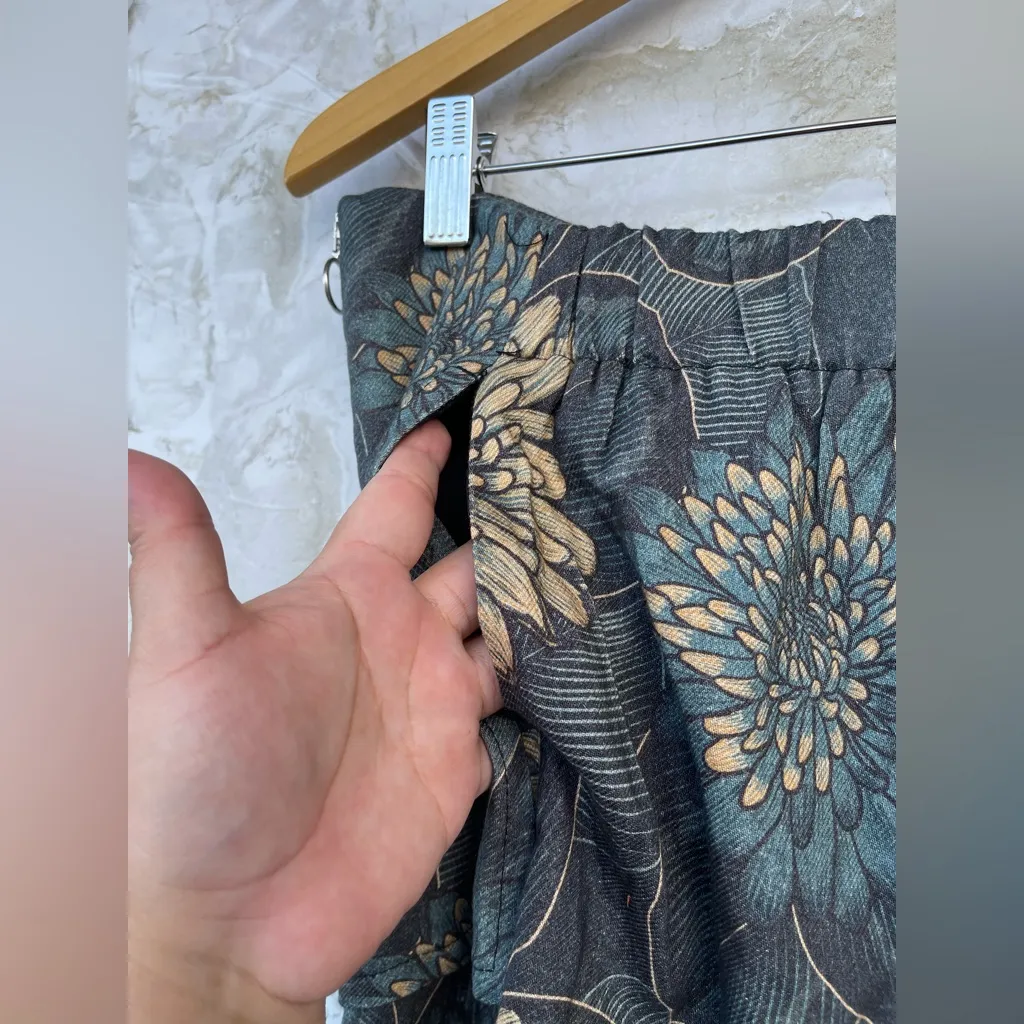 AVERIE Crop Top And Skort Set Nori Dandelions Print On Black size XXL Green - Image 9