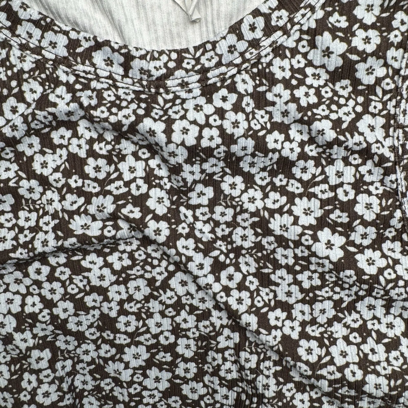 Caution to the Wind Ditsy Floral Trendy Cut Out Crop Sleeveless Tank - Size‎ S - Image 3