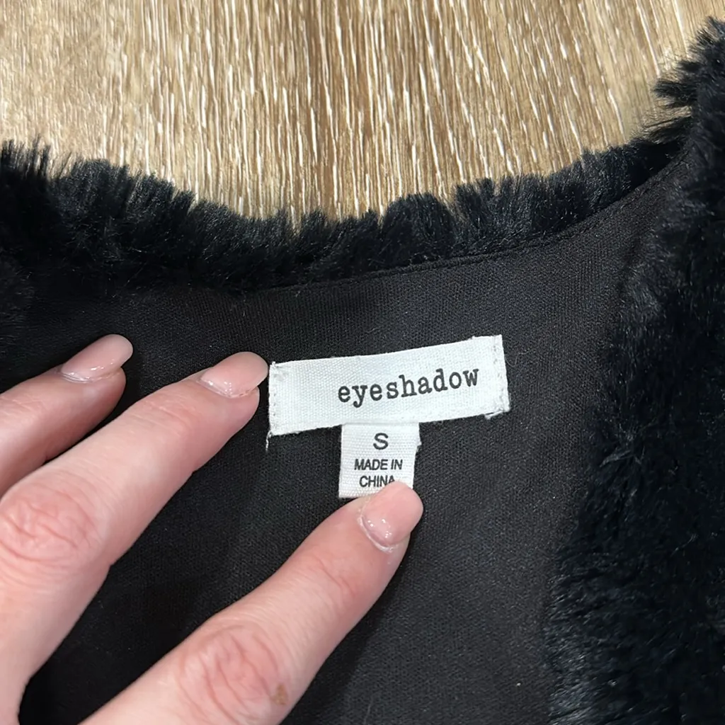 Eyeshadow NWOT  small fur jacket. Small - Image 3