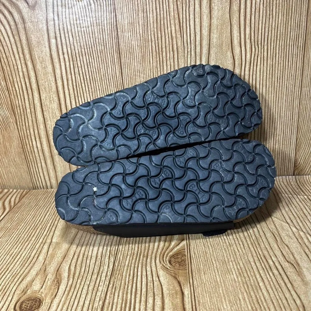 Birkenstock Arizona Birko-Flor
Women’s size 36 / 5-5.5 medium narrow
Men… - Image 4