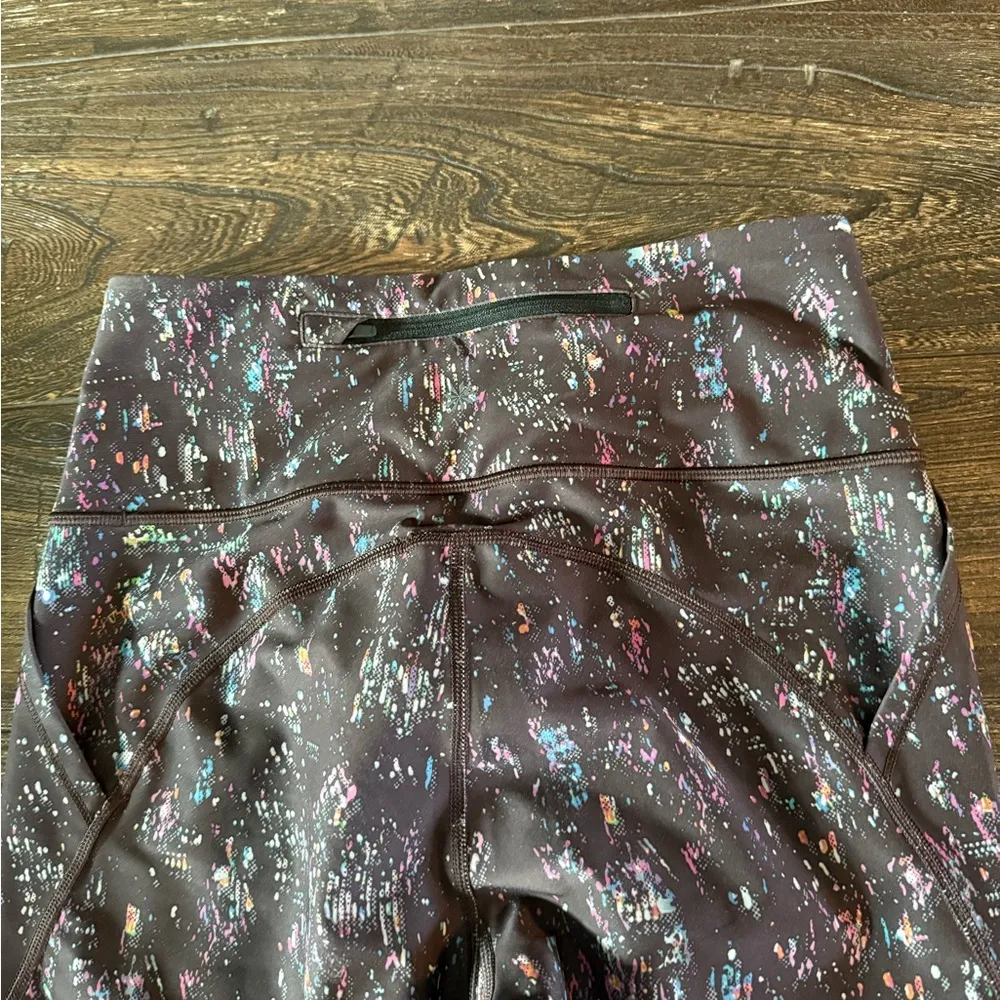 Athleta  LIGHTNING CITY LIGHTS CAPRI Leggings Black Multi Size Small - Image 9