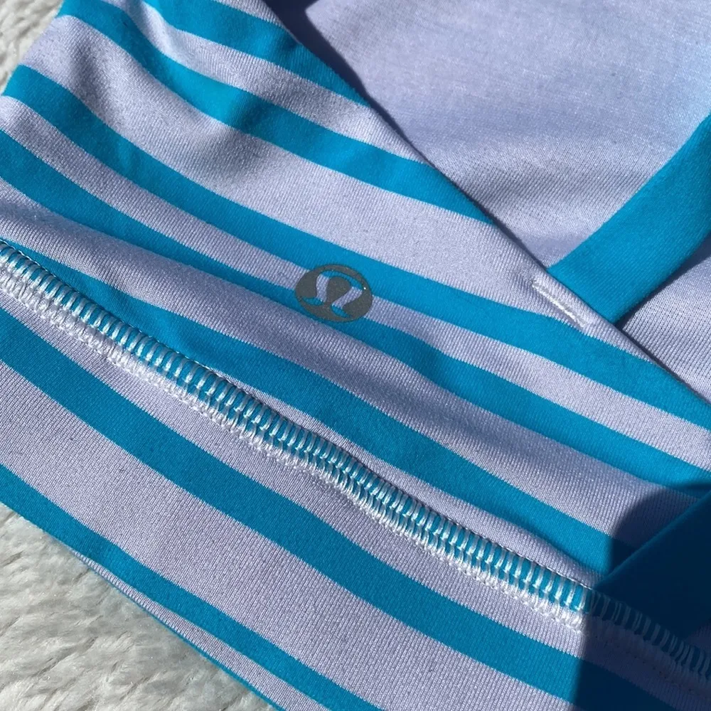 Lululemon Women's Blue and White Bra​​ - Image 3