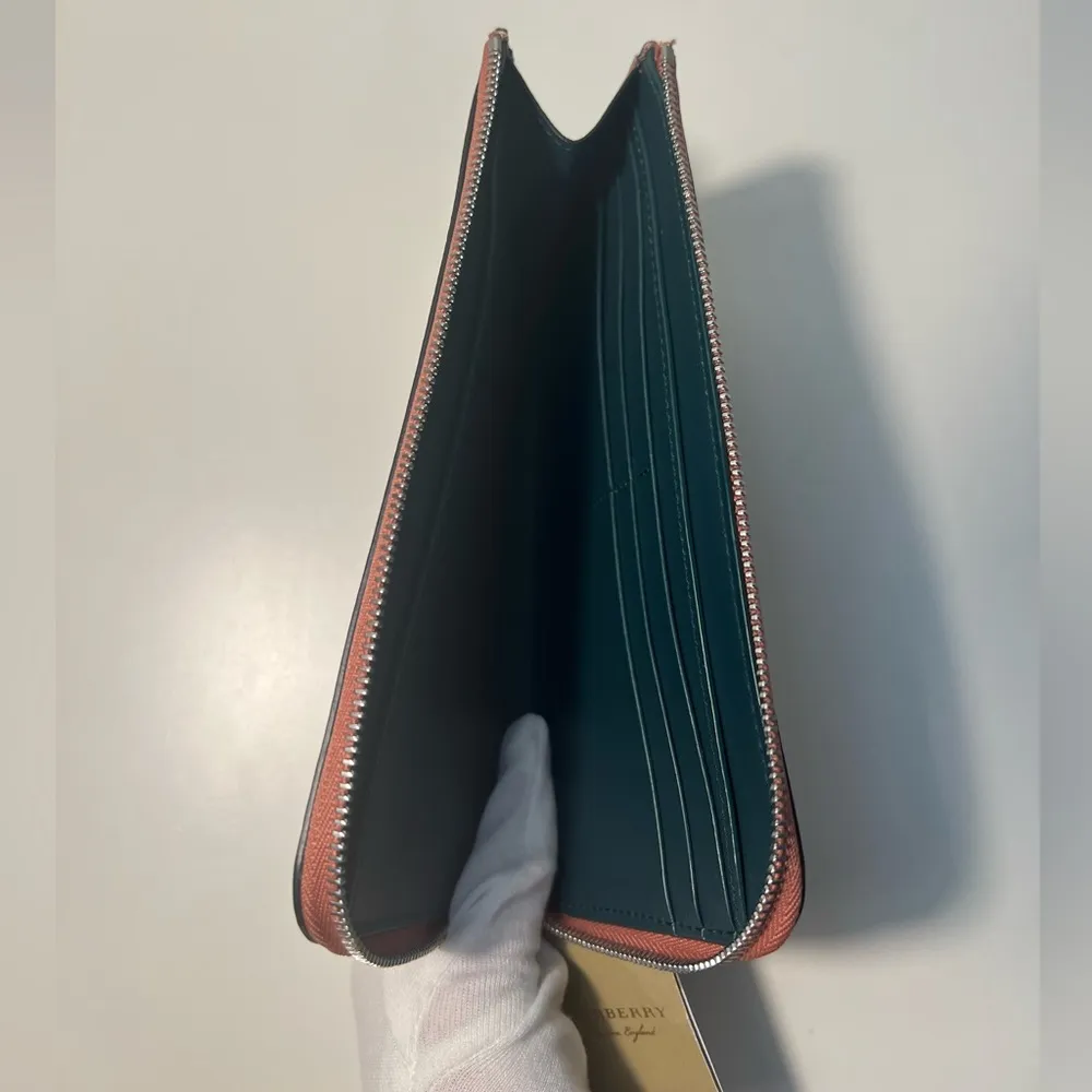 Burberry Marais Abbey Two Tone Leather Zippy Ziparound Wallet Passport Holder - Image 12