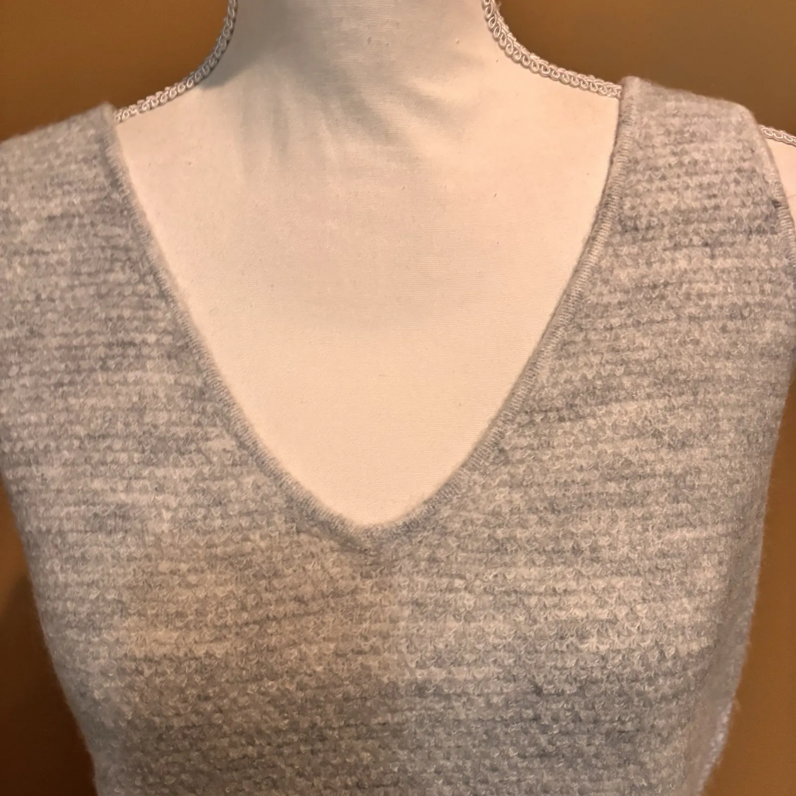 Lilly Pulitzer Davison Sweater Tank Womens Large Gray V Neck Knit Sleeveless - Image 4