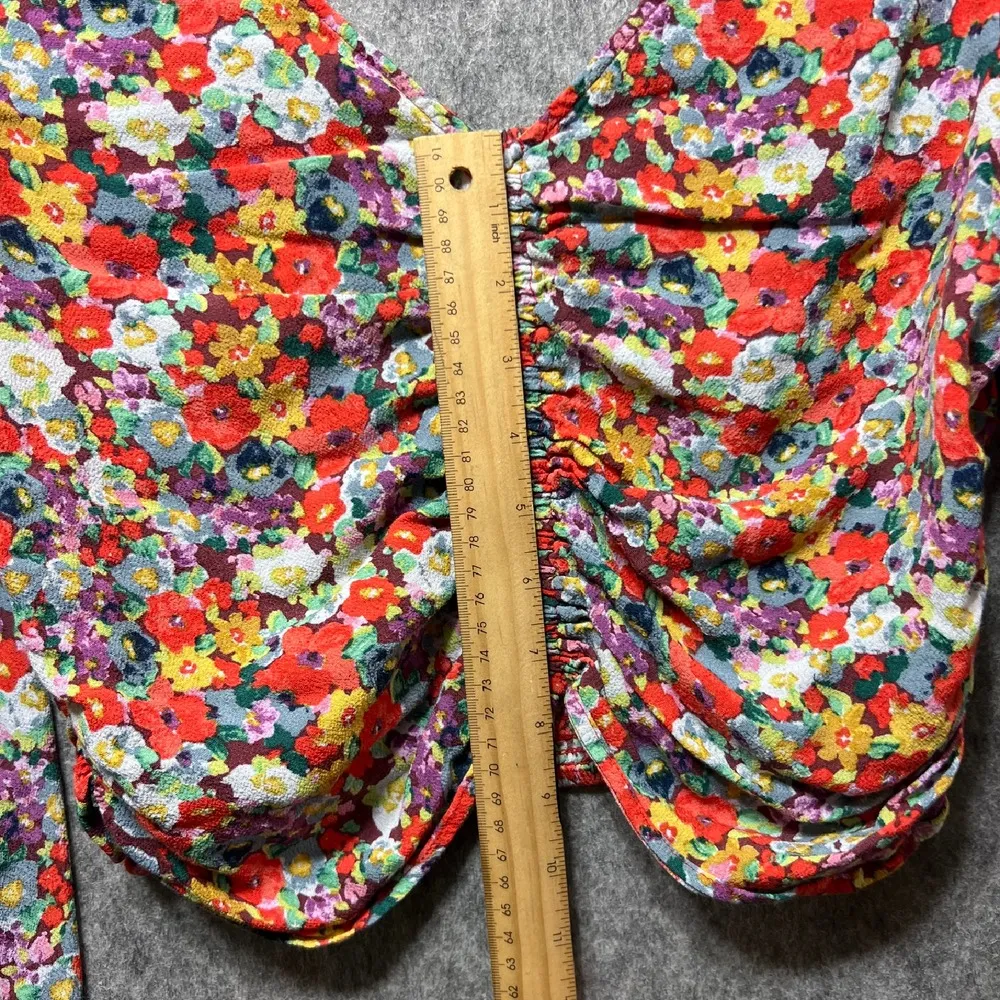 H&M Floral Print Blouse Long Sleeve Ruched Front V-Neck Top‎ Size L Cropped Top - Image 3