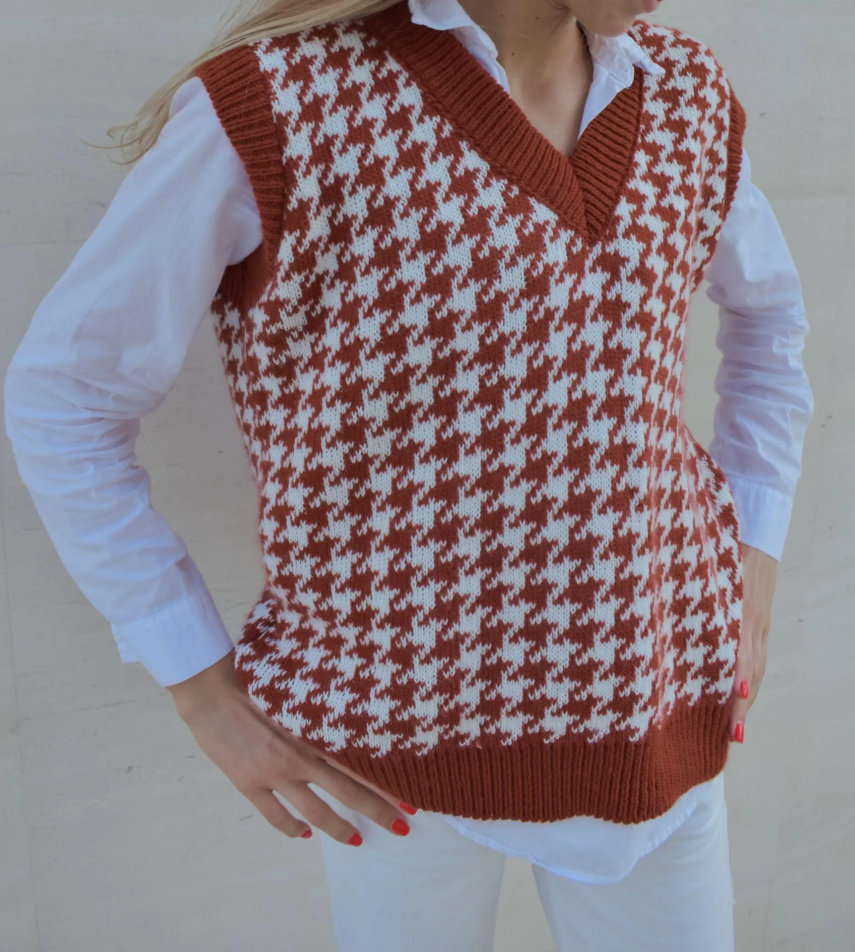 Trendy Check Sweater Vest Brown - Image 3