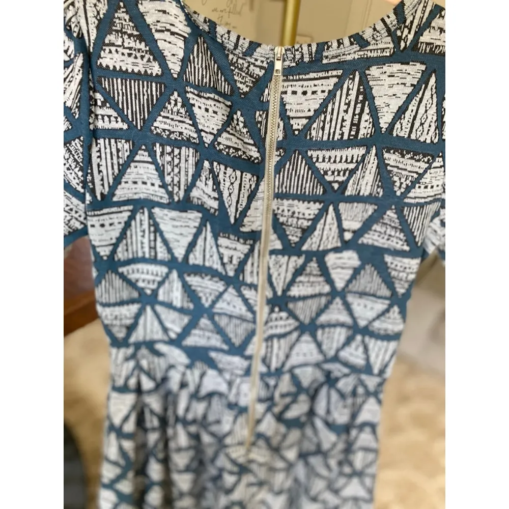 LulaRoe Geometric Mini Dress Boho Art Teacher Indie Street Summer Unique Funky M - Image 9