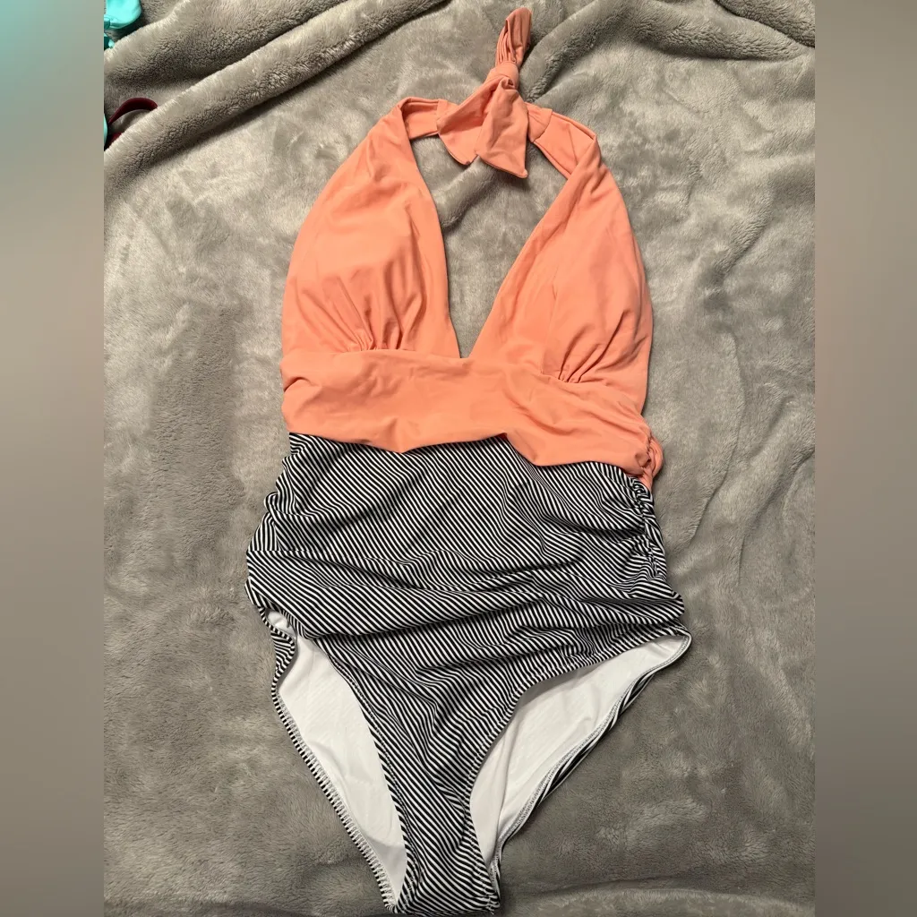 310 NWT Cupshe Coral and Striped Halter One Piece Swimsuit Beach Vacation - Image 4
