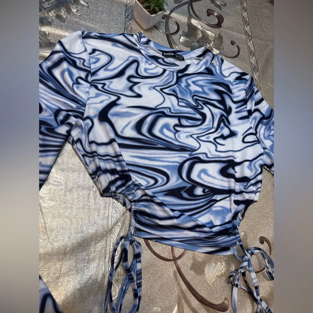 💙💙Blue and White Marble Long Sleeve Top seize M 💙💙 - Image 9