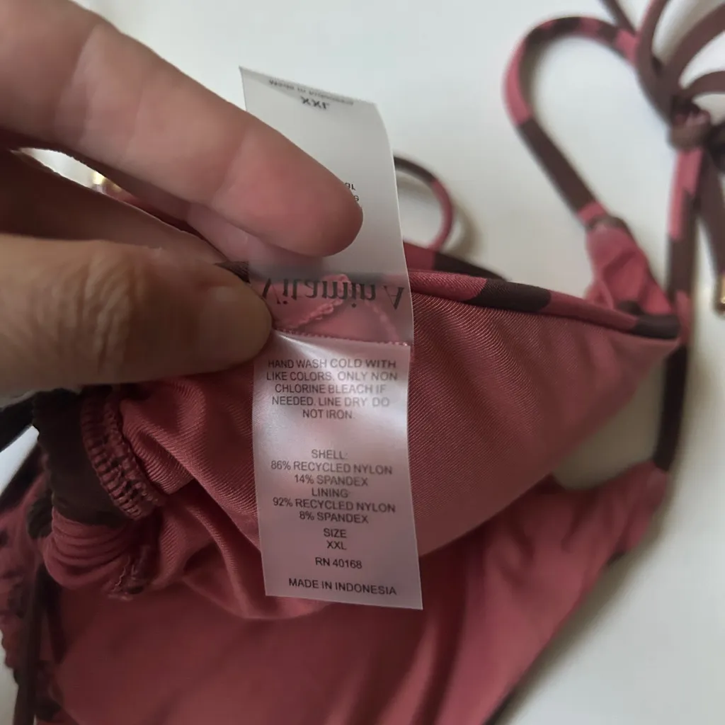 NWT Vitamin A Women’s Halter Swim Bikini Top XXL - Image 4