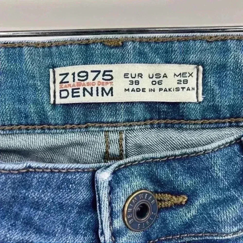 Zara Z1975 Women's Blue Denim Mid Rise Raw Hem Distressed Jeans Size 6‎ - Image 10