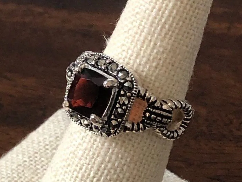 Cushion Cut Garnet Marcasite Metalwork Sterling Silver Ring Sz 6-1/2 - Image 15