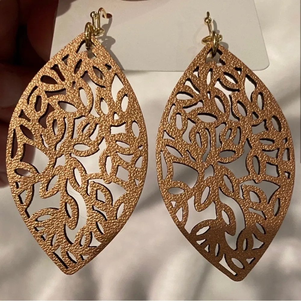 Rose gold leather dangle earrings - Image 2
