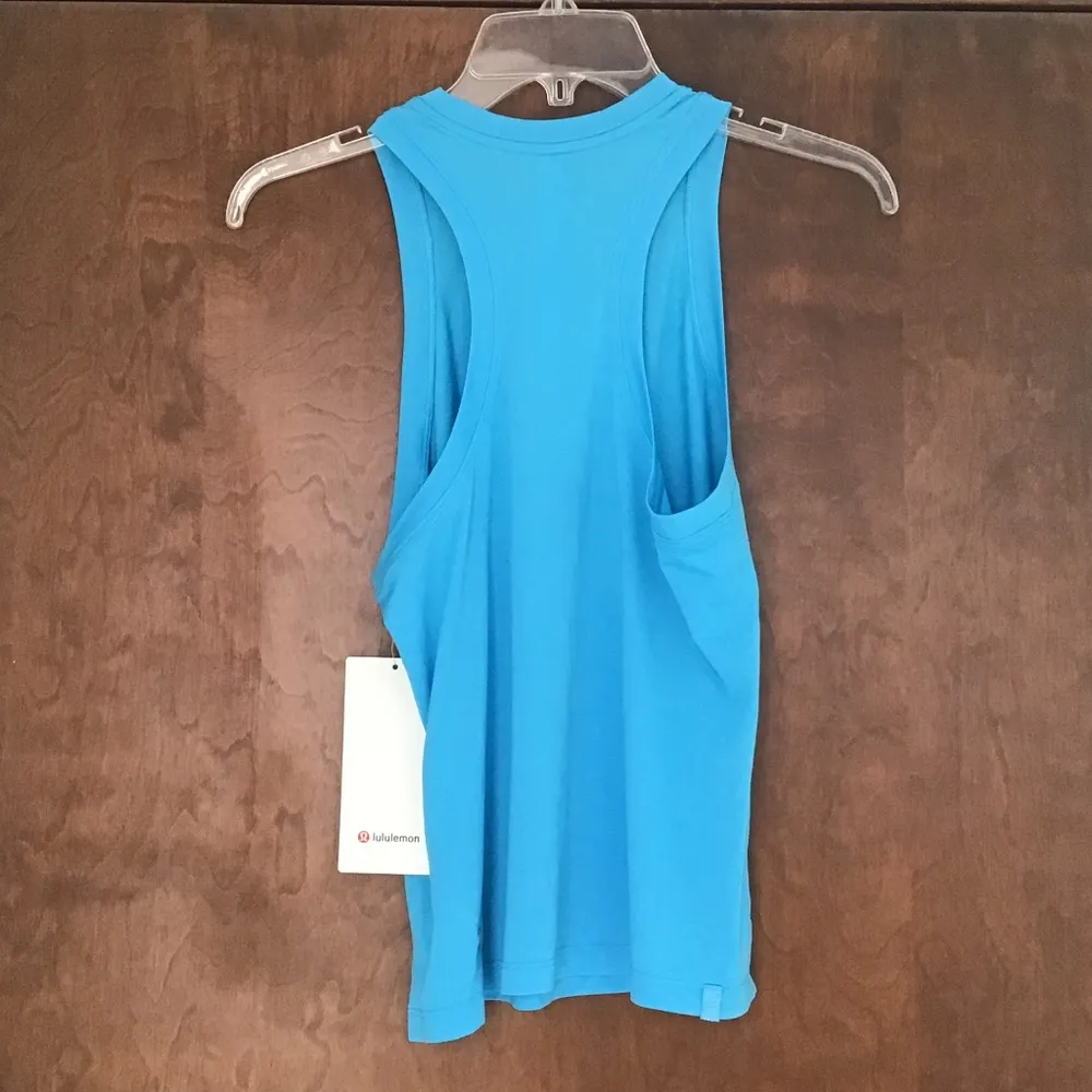 LuLuLemon Women’s sz 4 Ultralight Hip Length Tank Top Kayak Blue NWT - Image 2