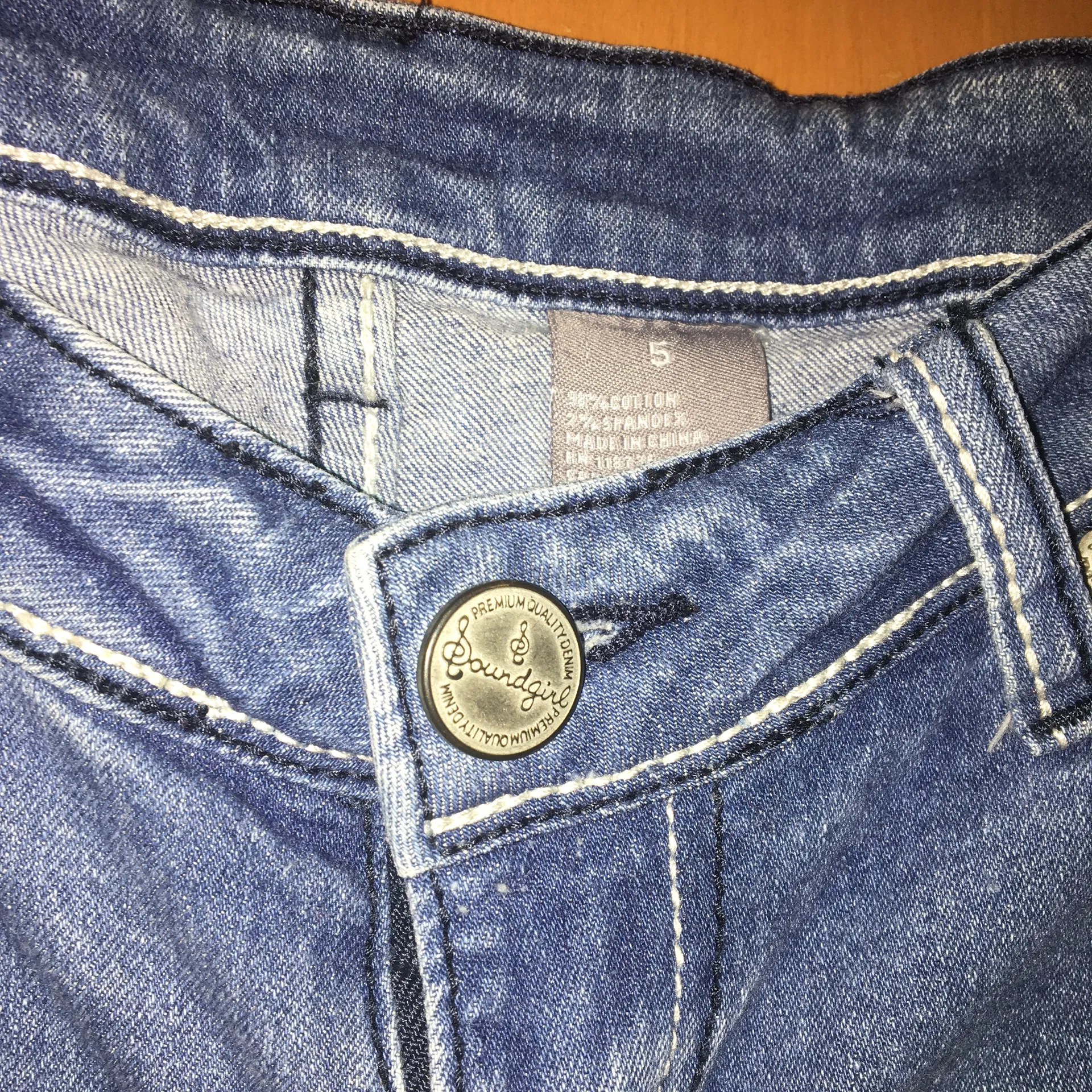 Soundgirl light wash distressed capris - Image 3