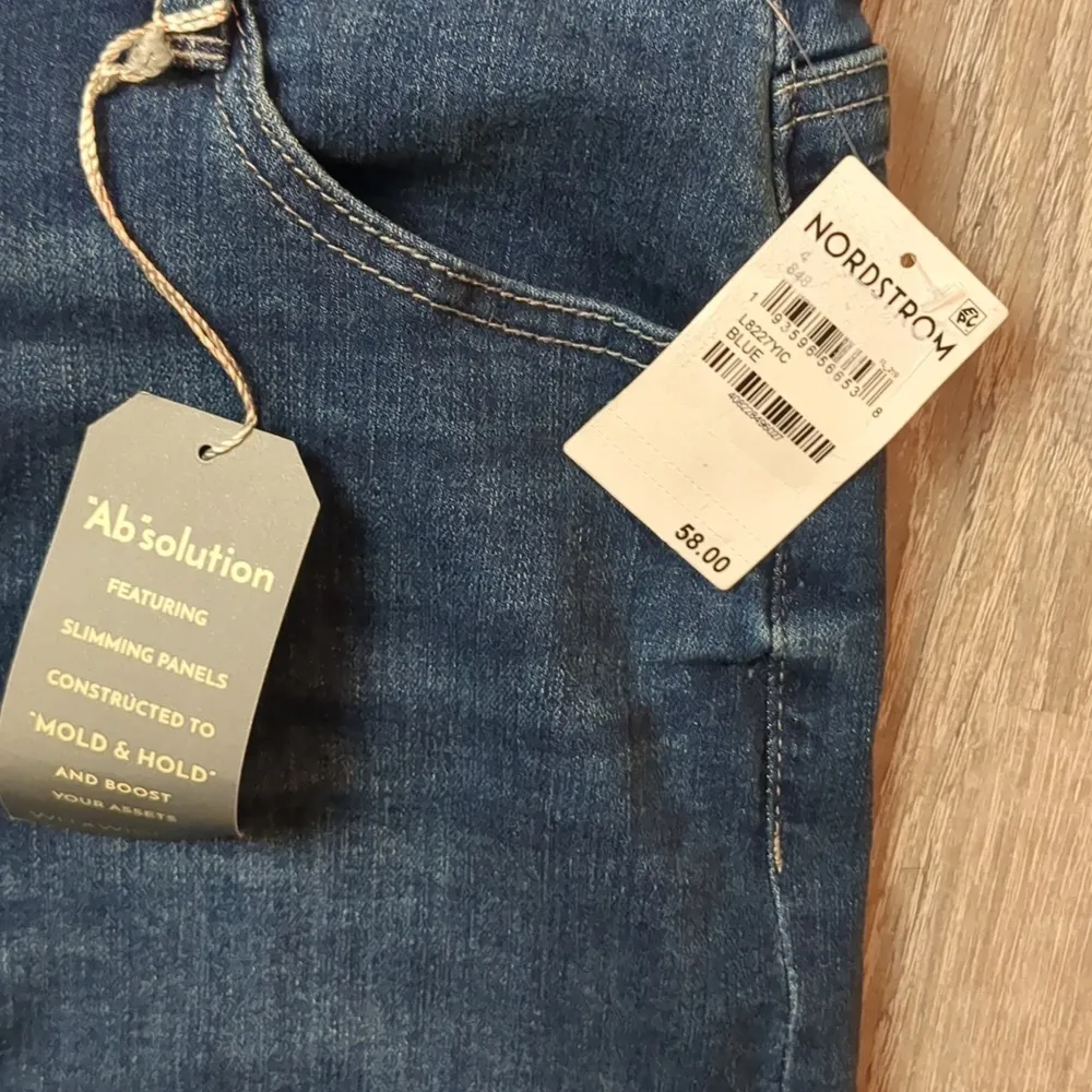 Wit & wisdom distressed denim shorts size 4 - Image 2