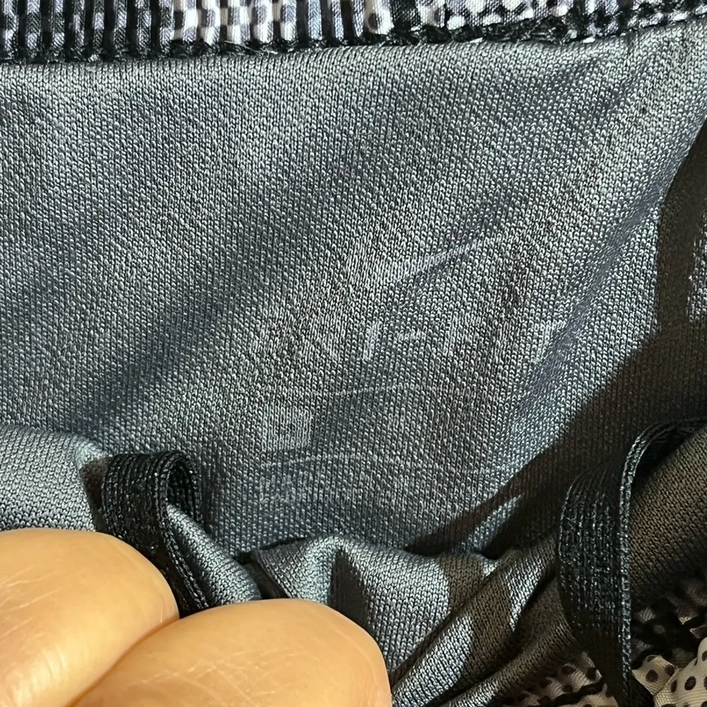 Nike Women's Dynamic Black and White Athletic Shorts - Image 4