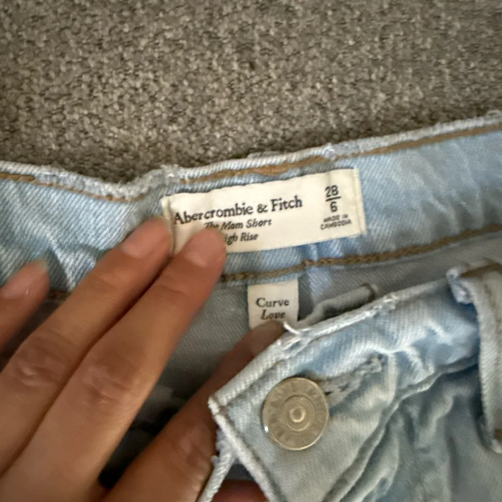Abercrombie and Fitch Mom Short Size 28 Curve Love - Image 3