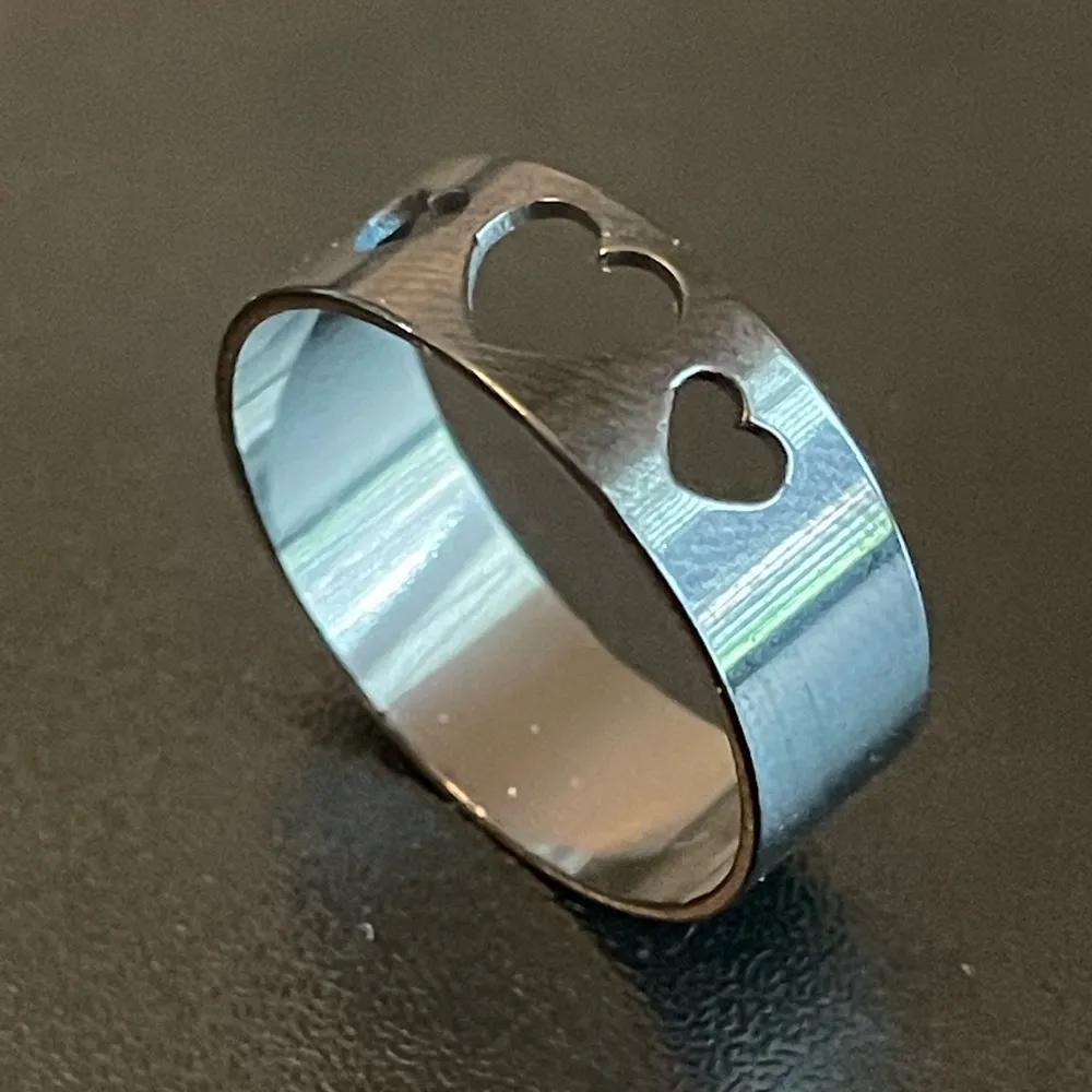 Hollow hearts black stainless steel ring size 9.5 - Image 3