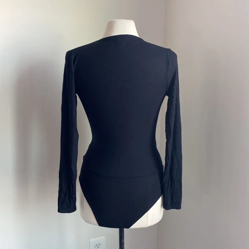 J. CREW Bodysuit Womens Sz Small Black Faux Wrap Long Sleeve Snap Close Deep V - Image 5